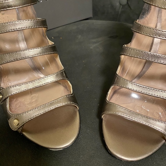 Vince Camuto Womens Bronze Leather Strappy Pumps - Picture 4 of 8